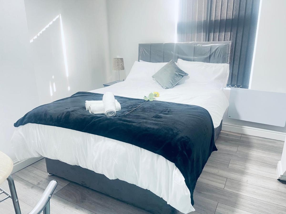1 Bed Apartment Бирмингем Экстерьер фото