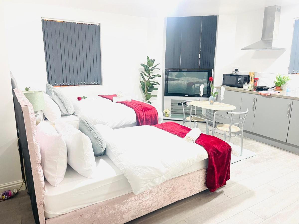1 Bed Apartment Бирмингем Экстерьер фото