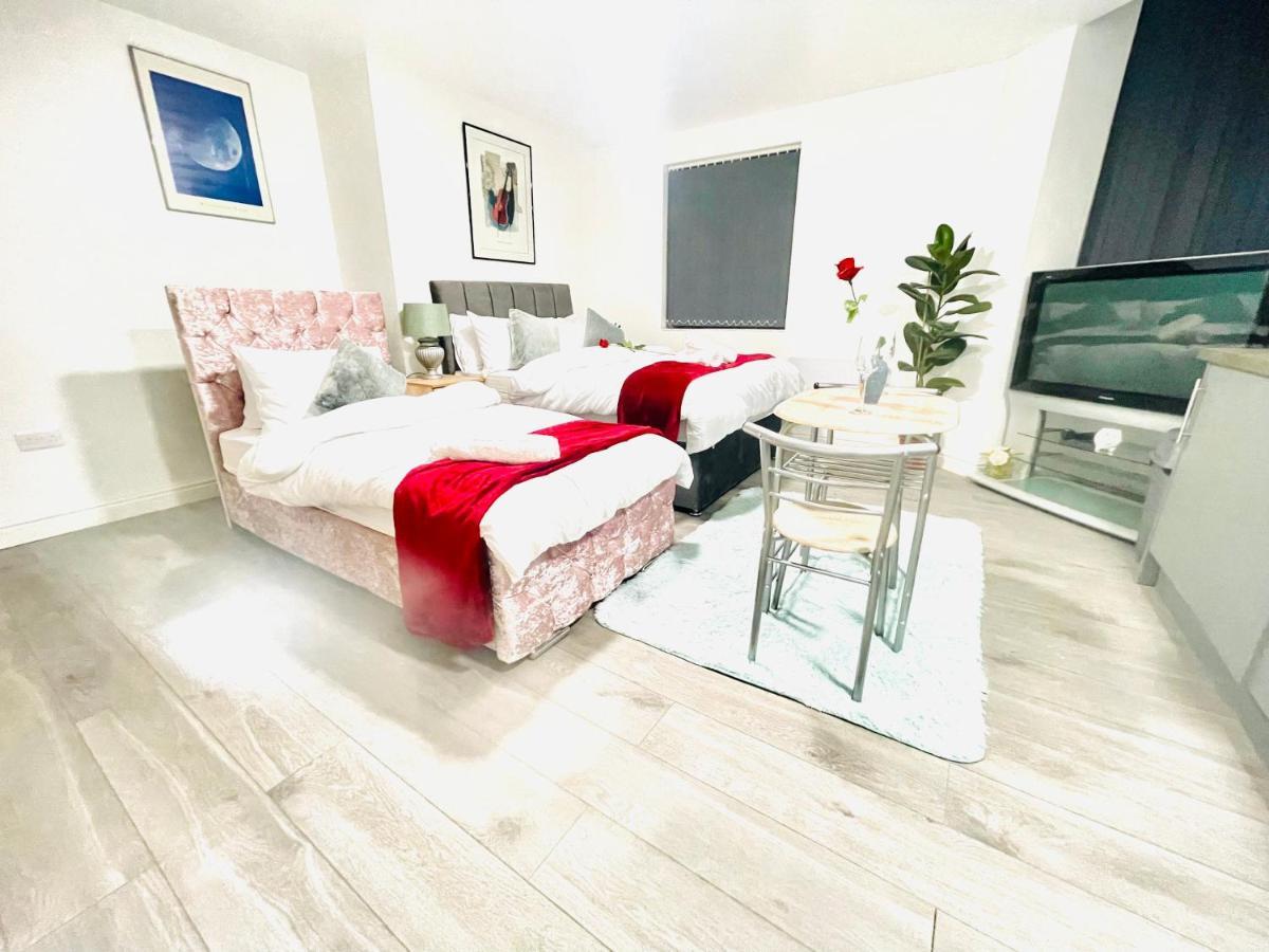 1 Bed Apartment Бирмингем Экстерьер фото