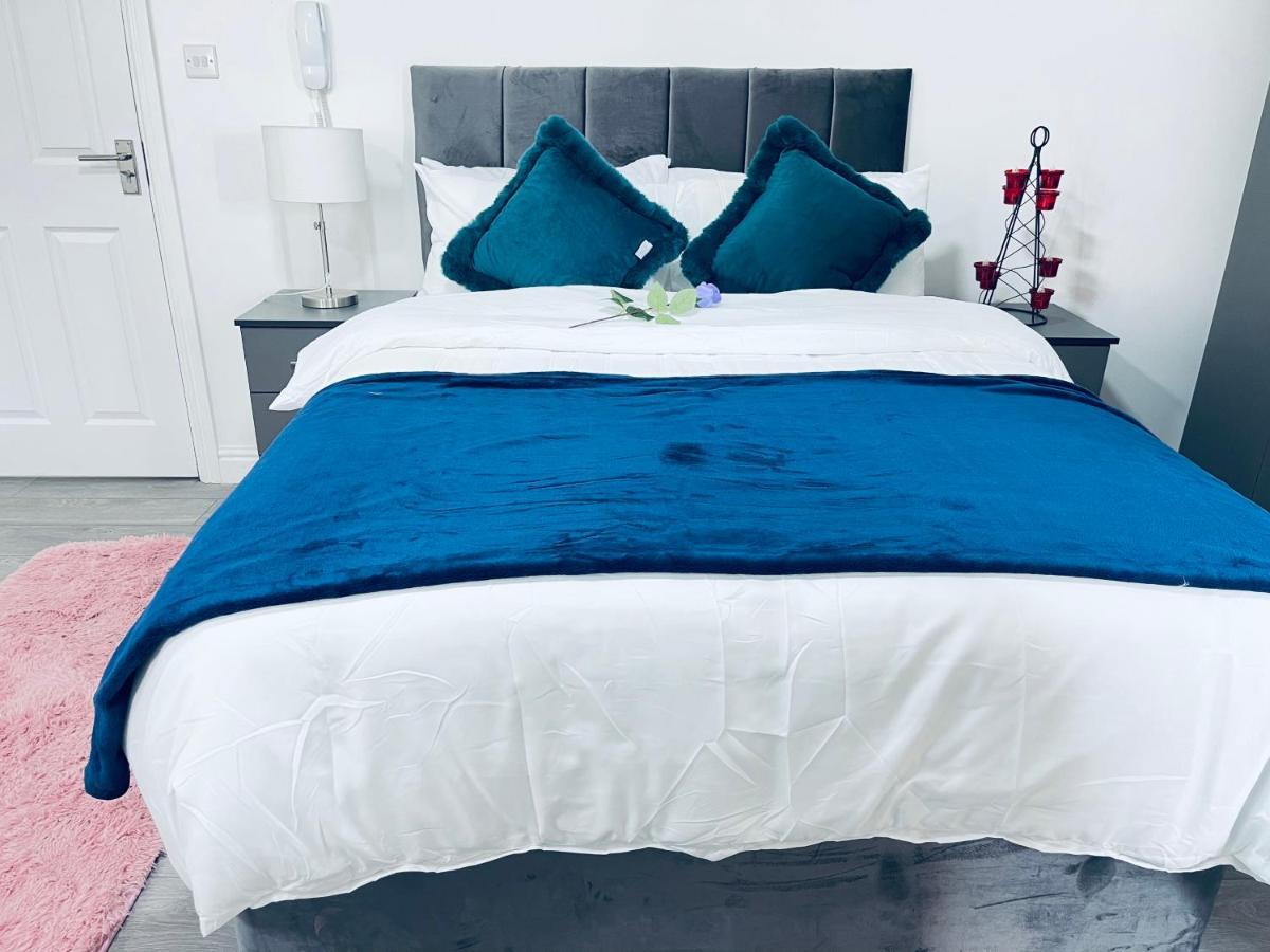 1 Bed Apartment Бирмингем Экстерьер фото